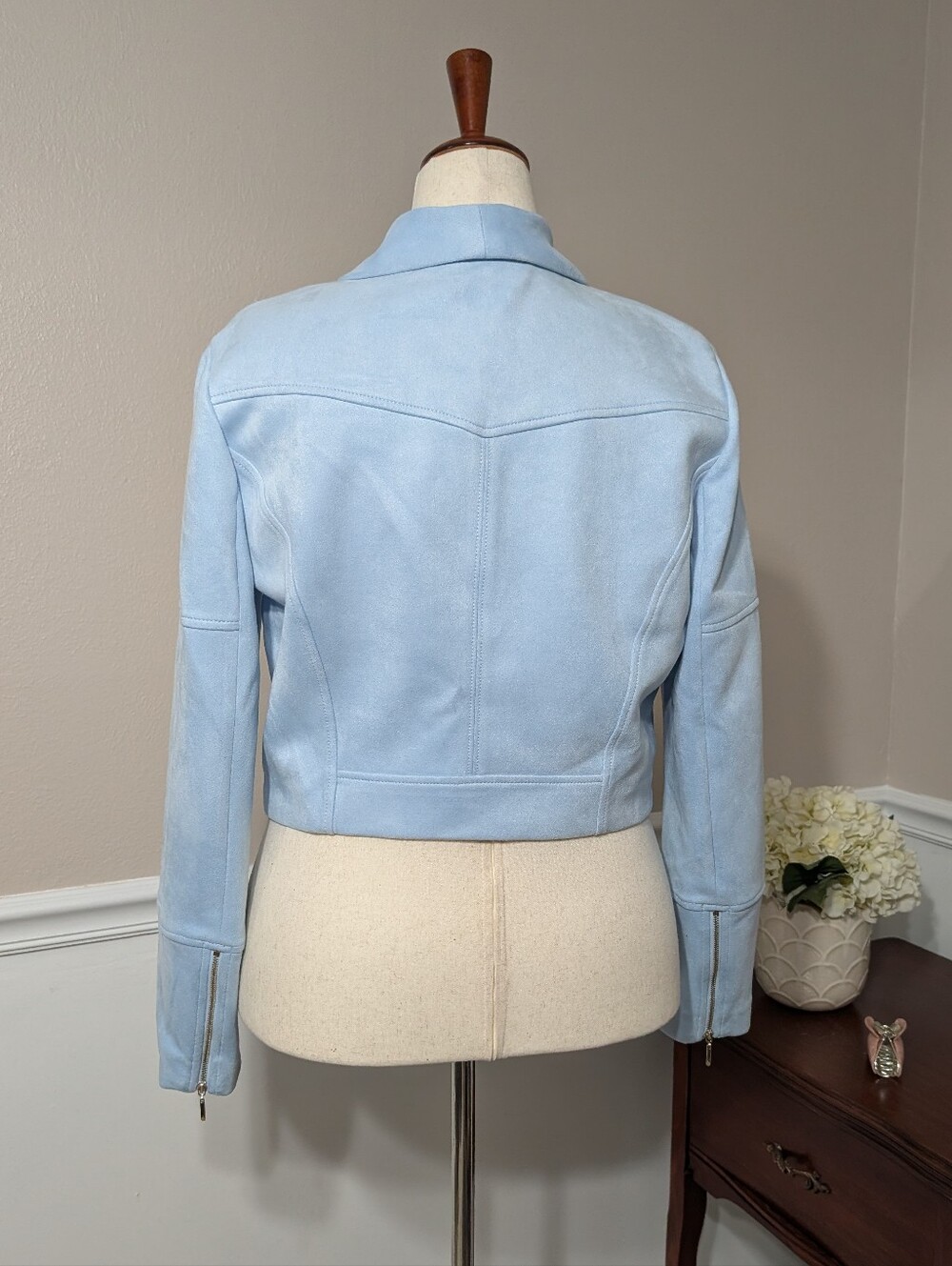 White House Black Market Baby Blue Suede-like Cropped Jacket, Size L - Picture 3 of 5